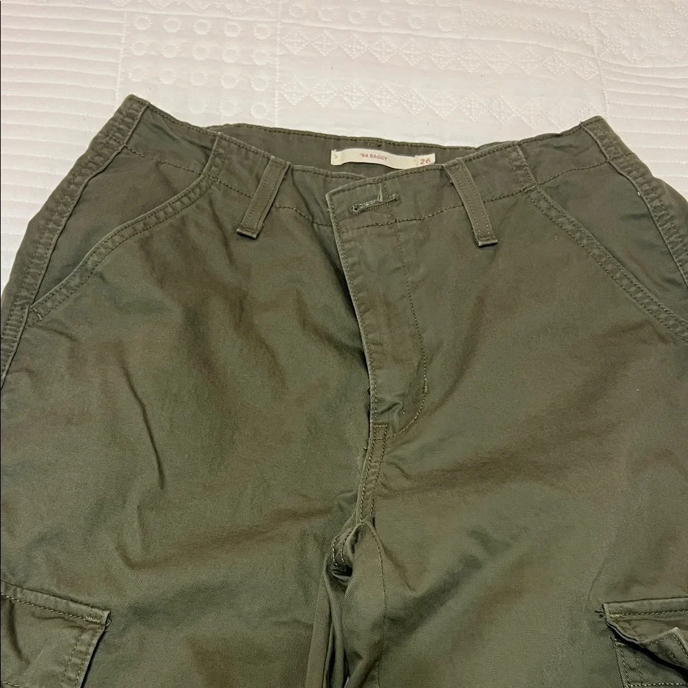 Levi's Women's Olive Straight Cargo Pants - Picture 6 of 11